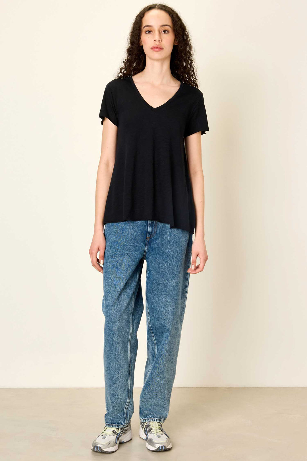Jacksonville V-Neck SS T-Shirt in Black