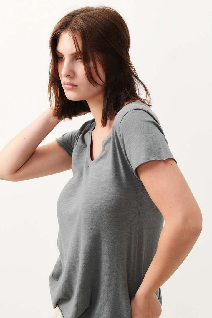 Jacksonville V-Neck SS T-Shirt in Vintage Metal
