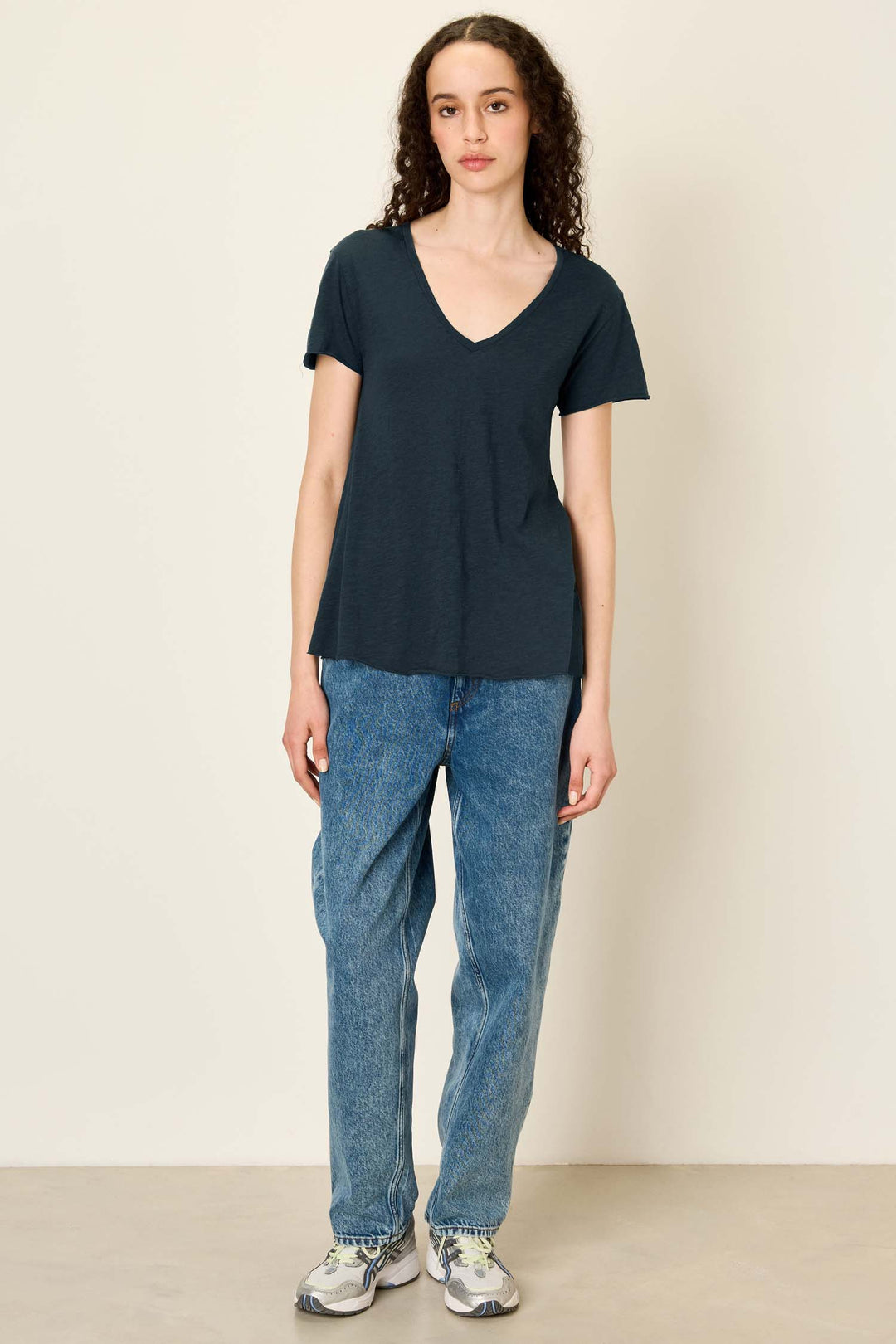 Jacksonville V-Neck SS T-Shirt in Navy