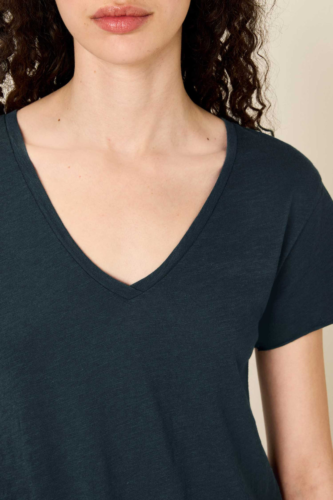Jacksonville V-Neck SS T-Shirt in Navy