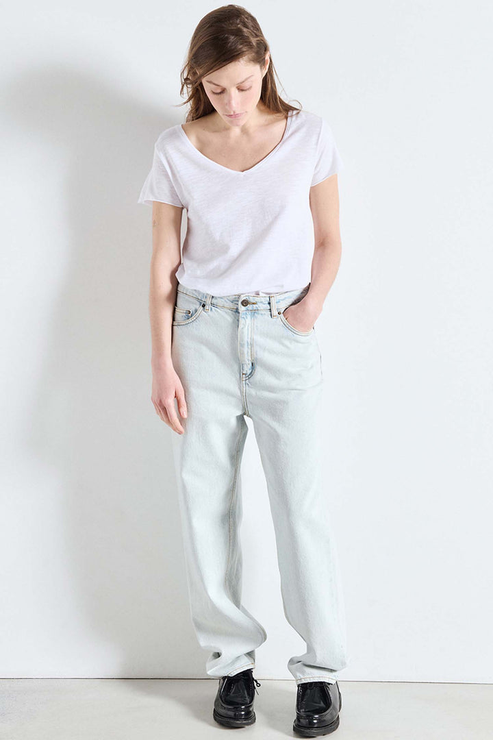 Jacksonville V-Neck SS T-Shirt in White