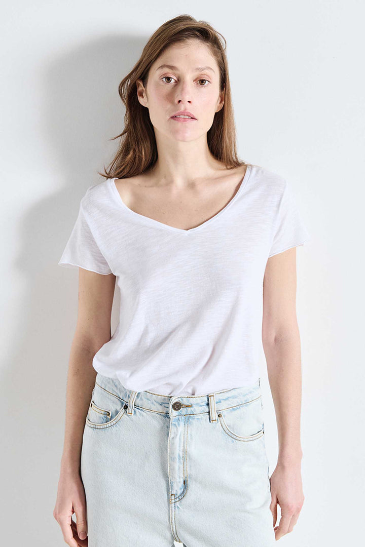 Jacksonville V-Neck SS T-Shirt in White