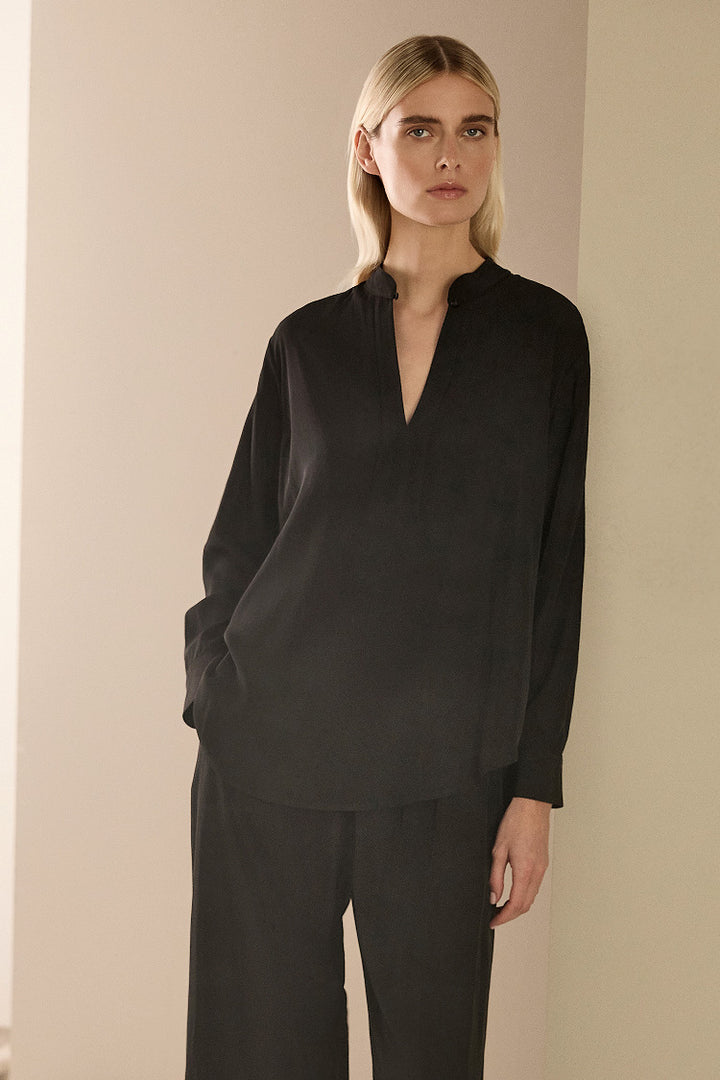 Keyhole Shirt in Black