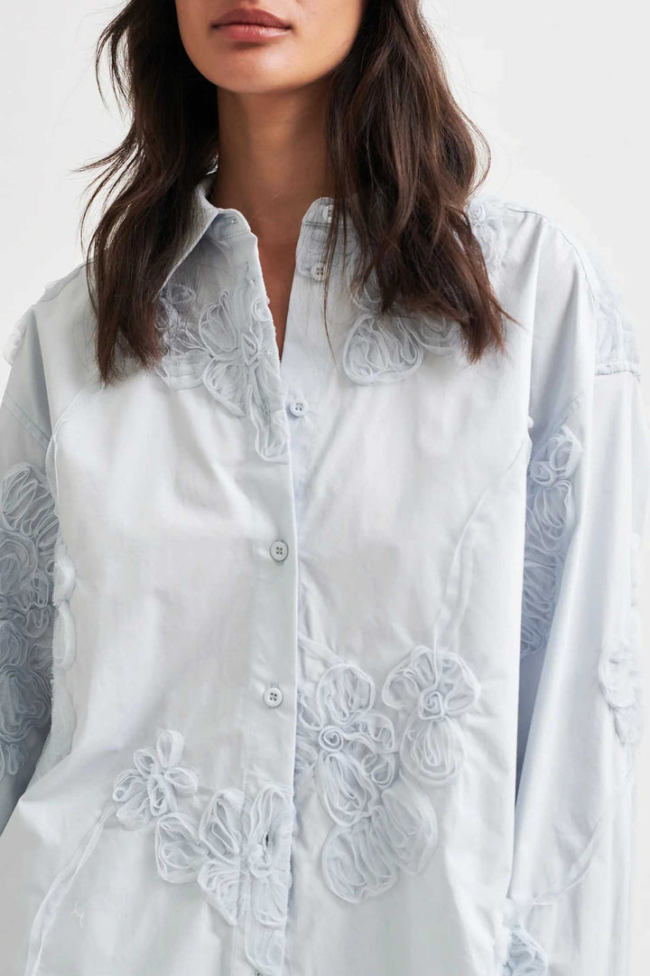 Liverno 3D Flower Shirt in Gray Dawn