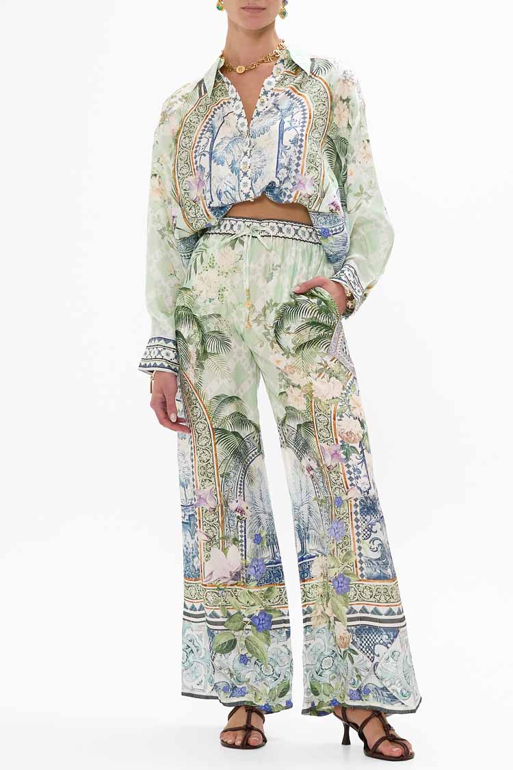 Long Line Shirt with Yoke and Button Detail in Jardim Party