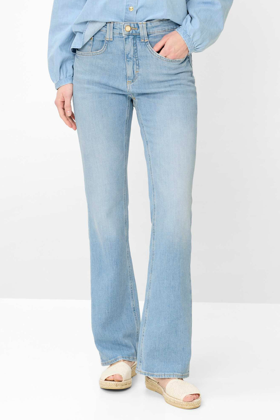 Mary Regular Boot Jean in Used Sky Blue