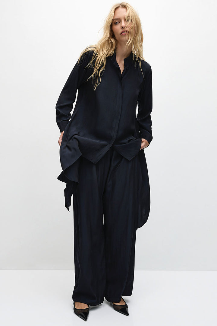 Maxi Pace Pant in Navy