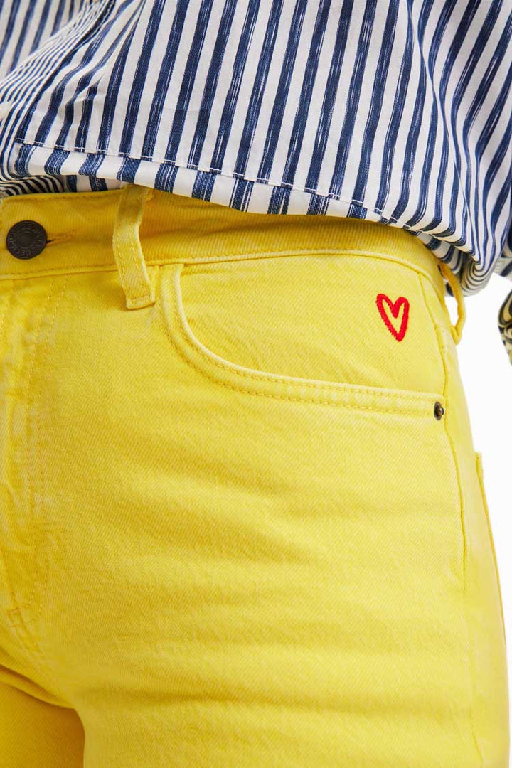 Mid-rise Straight Jeans in Lemon