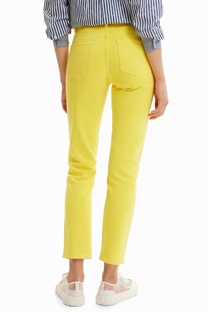 Mid-rise Straight Jeans in Lemon