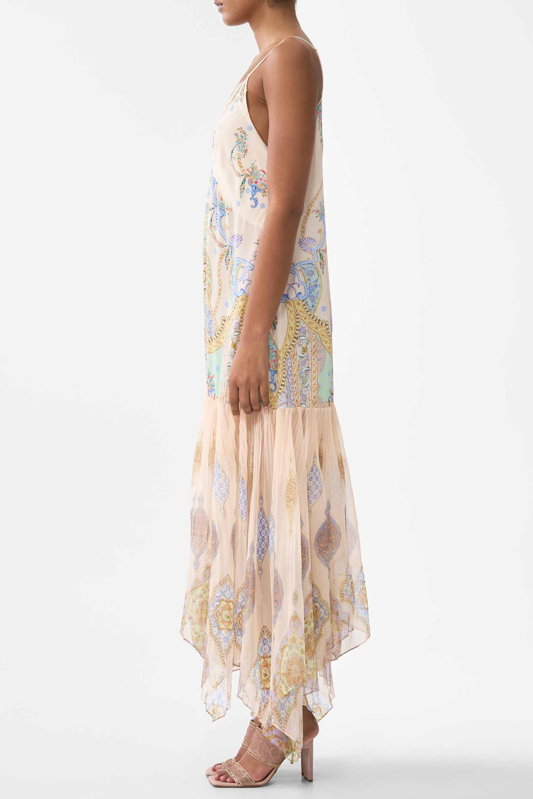 Minimal Slip w Pleated Chiffon Skirt in East of Istanbul