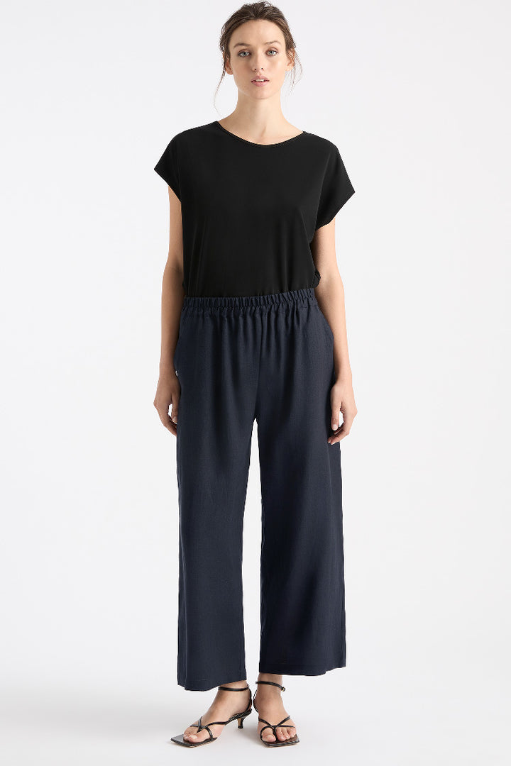 Pace Pant in Navy