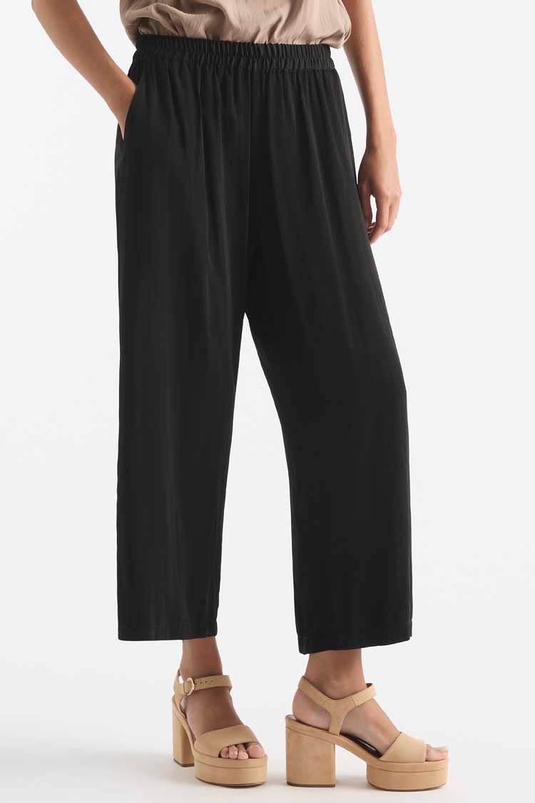 Pace Pant in Black