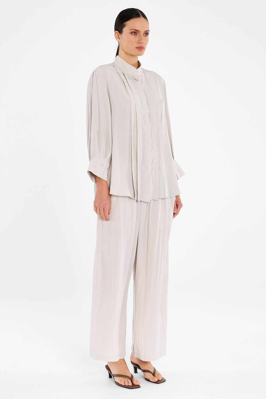 Pace Pant in Oyster