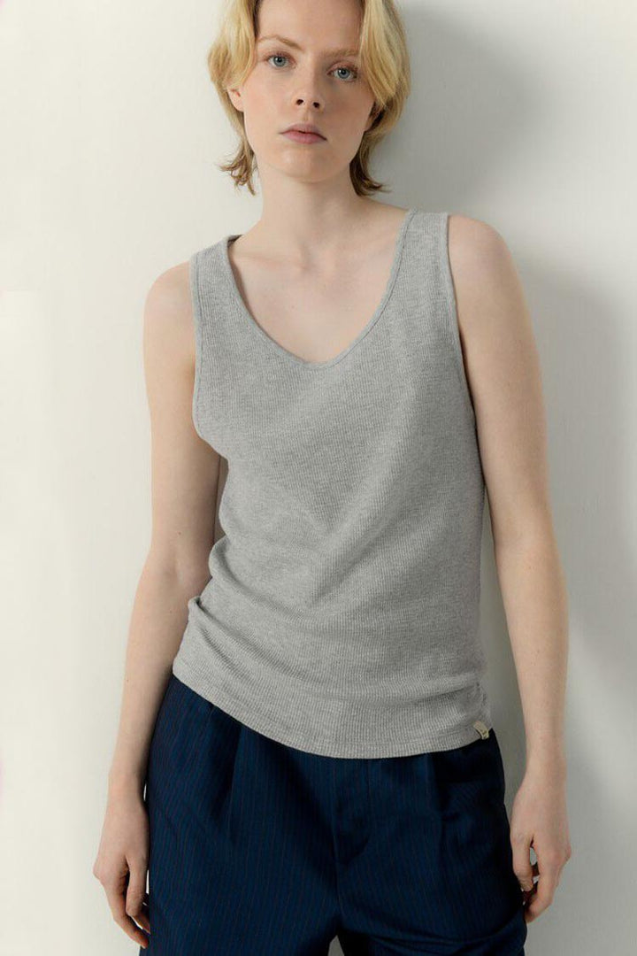 Pumbo U-neck tank in Heaher Grey