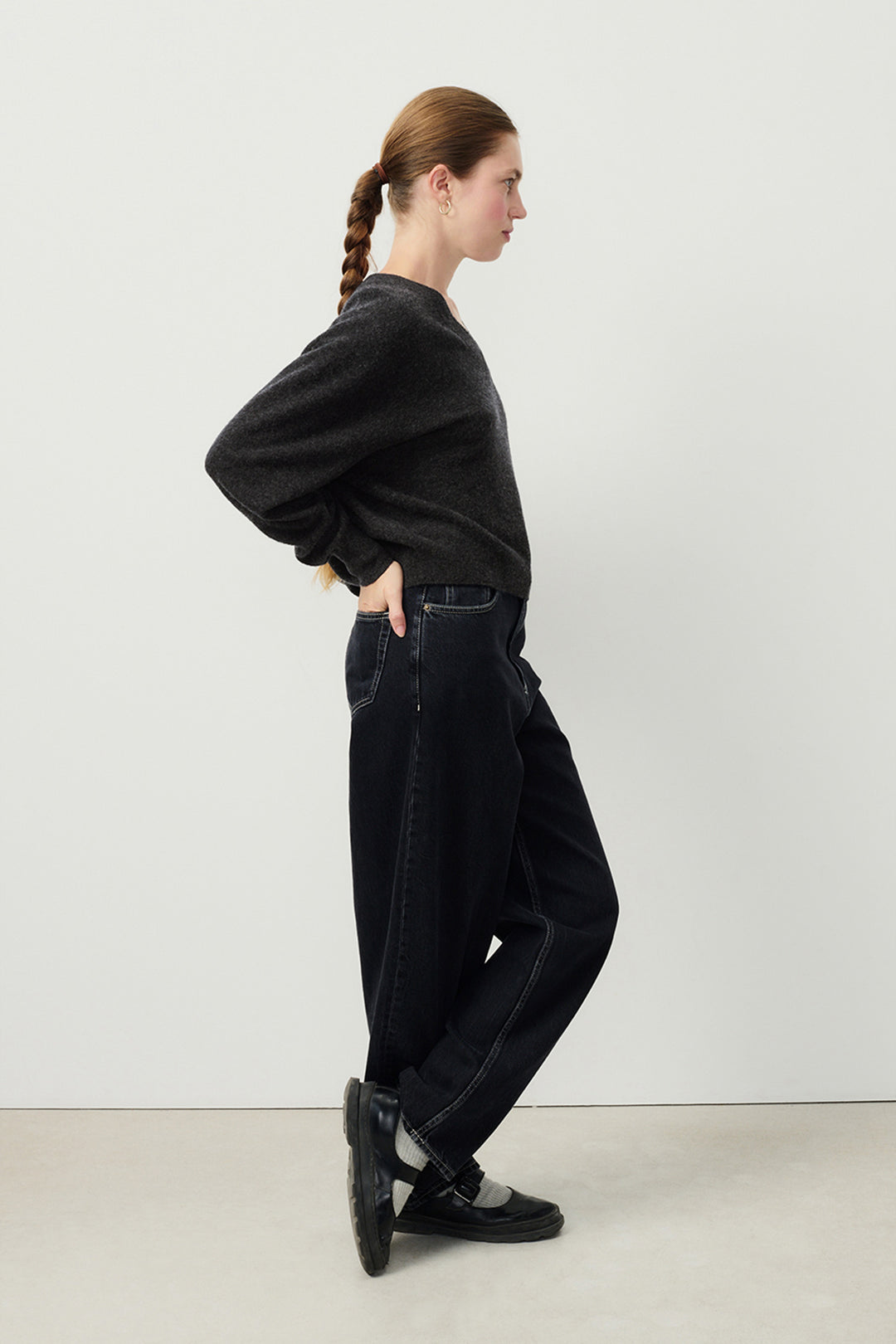 Raxow V-Neck LS Sweater in Black