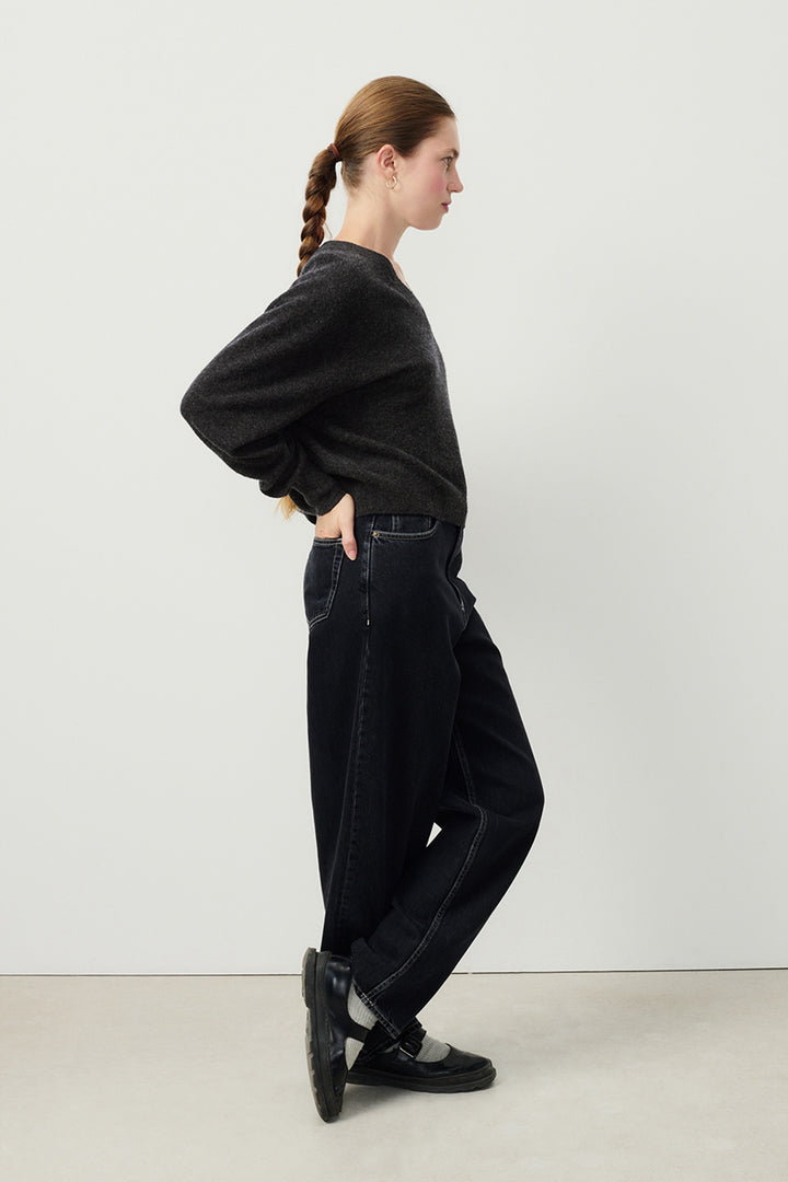 Raxow V-Neck LS Sweater in Black