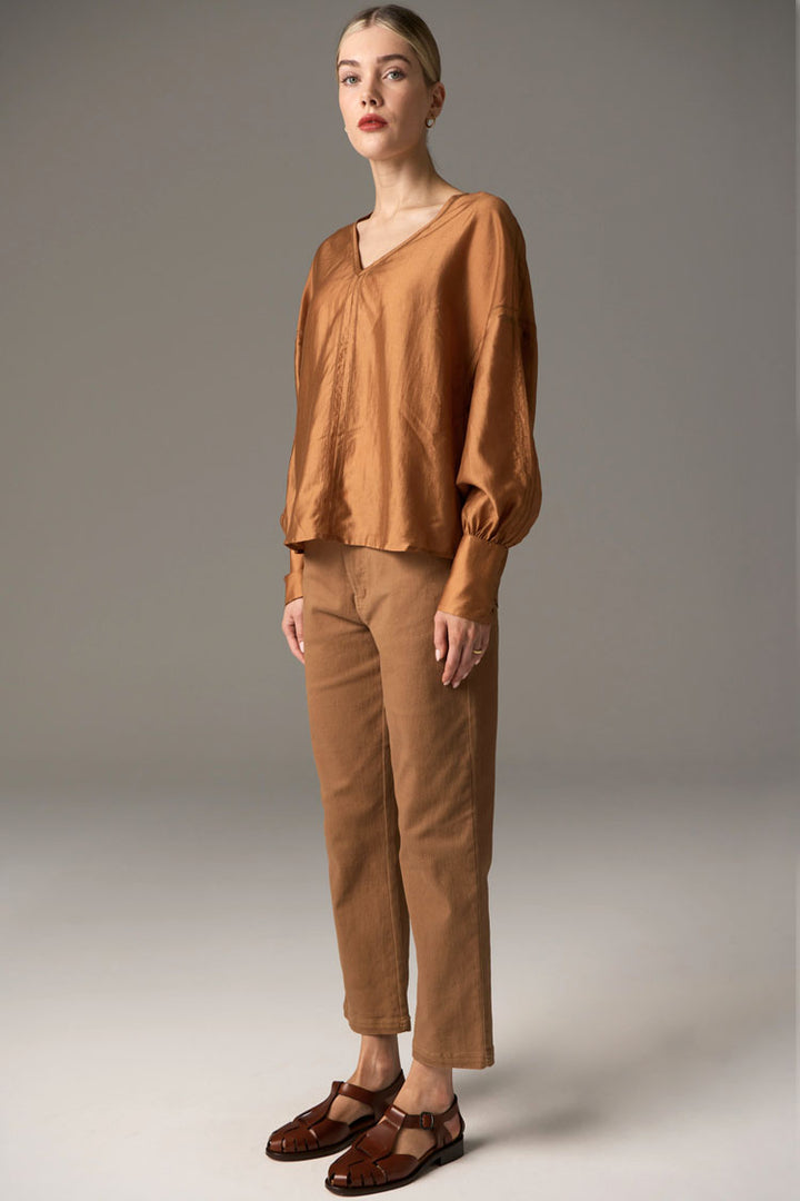 Rhea V Shirt in Toffee