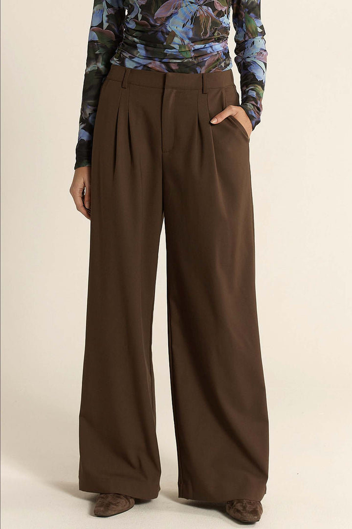 Roan Pleat Front Pant in Chocolate