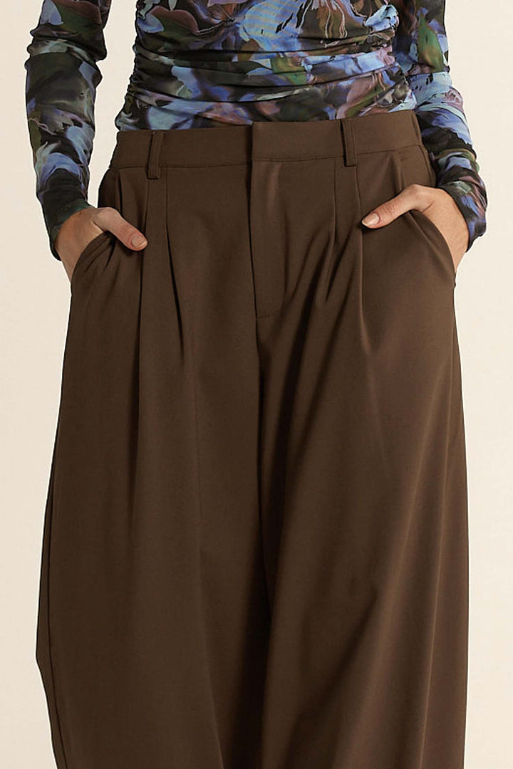 Roan Pleat Front Pant in Chocolate