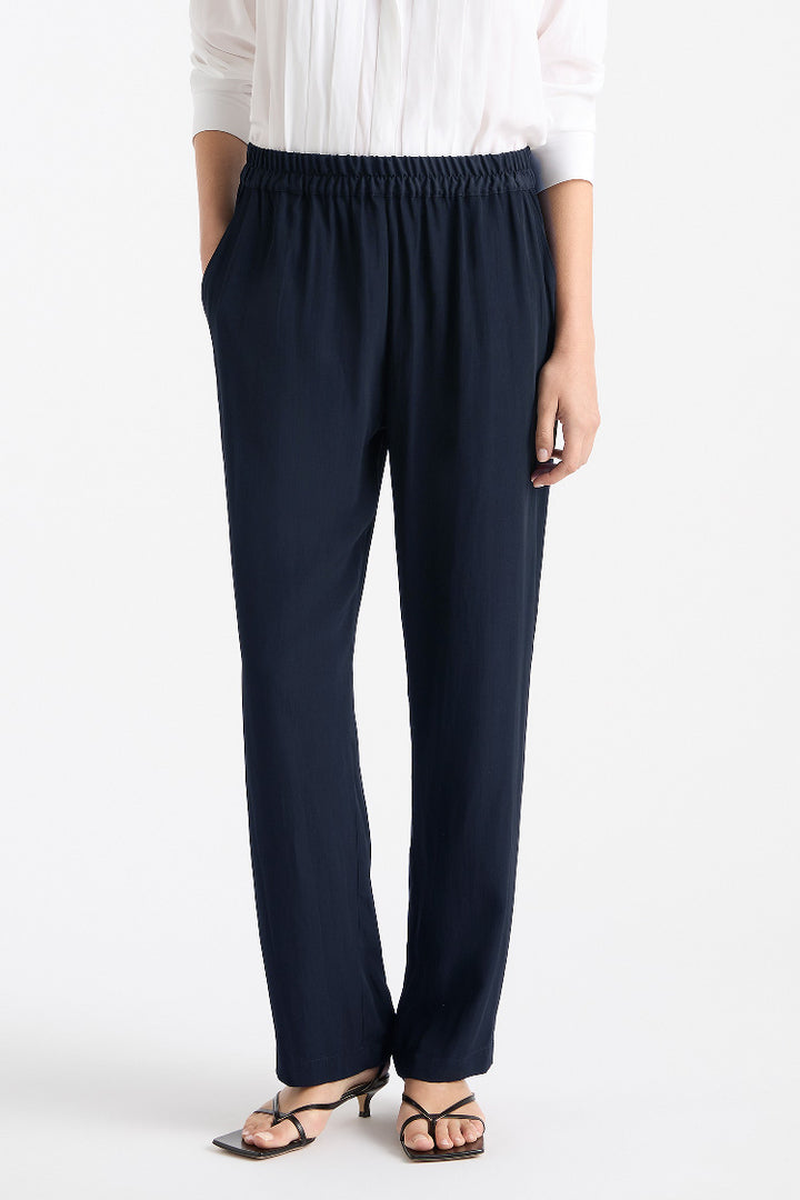 Savoy Pant in Navy