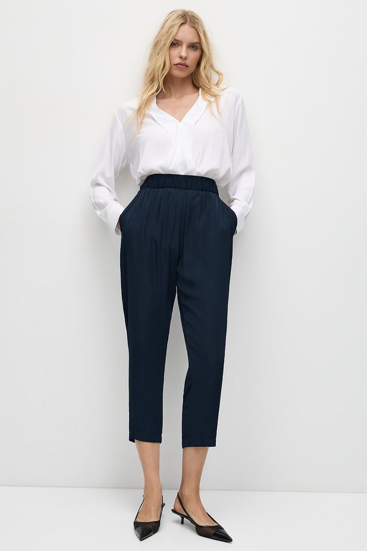 Soft Capri in Navy