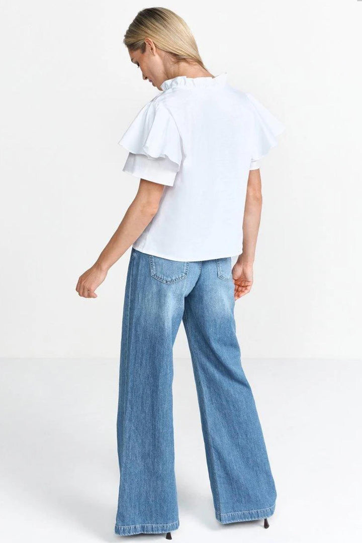 SS Blouse w Ruffled Collar in White