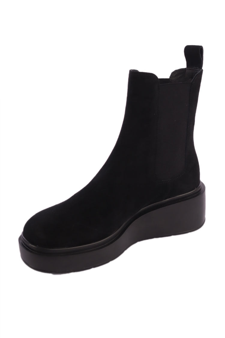 Sam Suede Chelsea Boots in Black