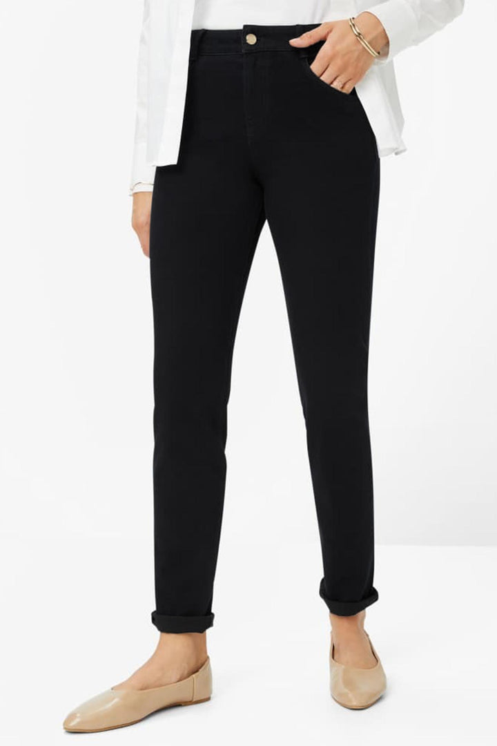 Shakira Slim-Fit Jeans in Clean Black