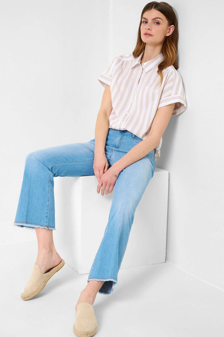 Shakira S Boot Cut Jeans in Used Bleached Blue