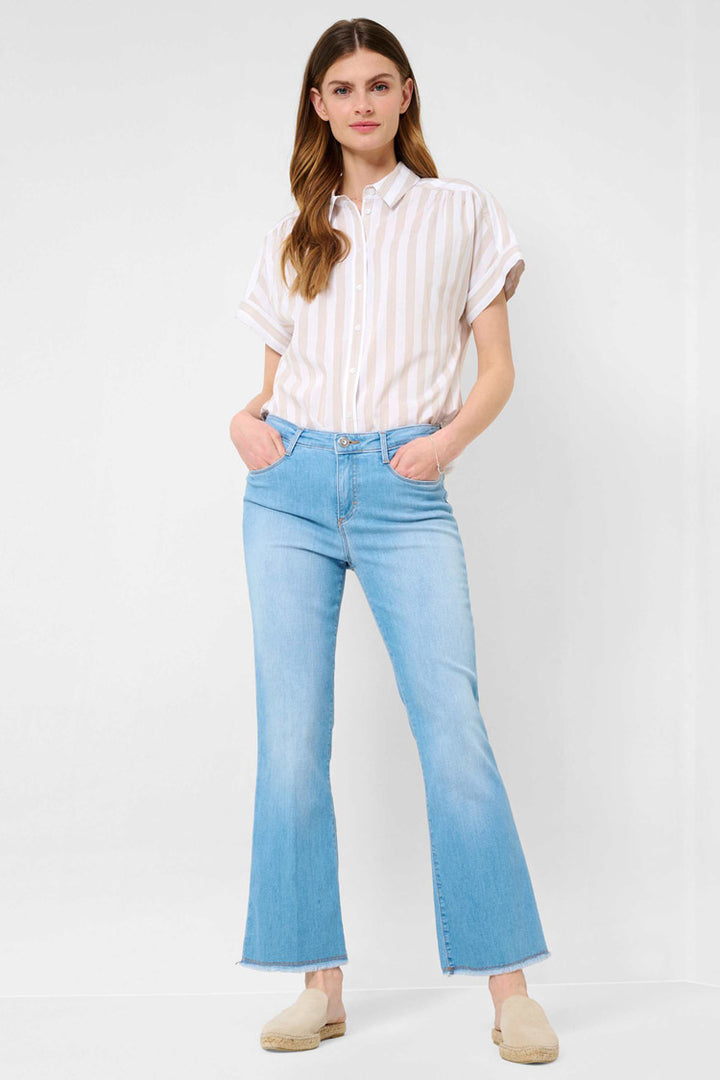 Shakira S Boot Cut Jeans in Used Bleached Blue