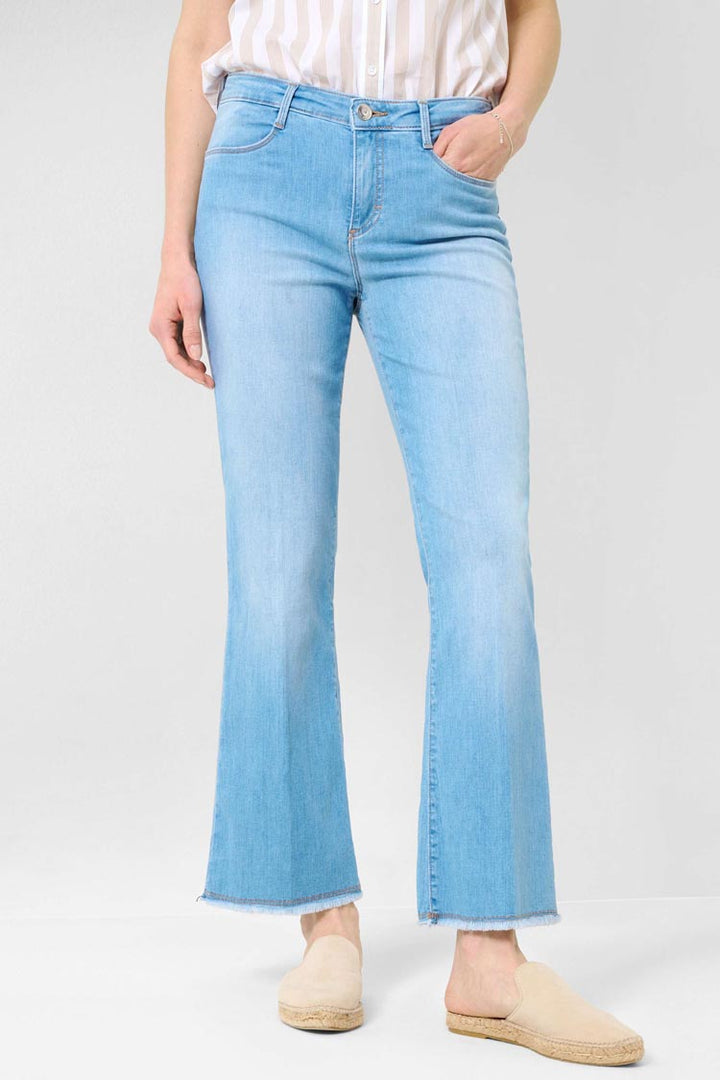 Shakira S Boot Cut Jeans in Used Bleached Blue