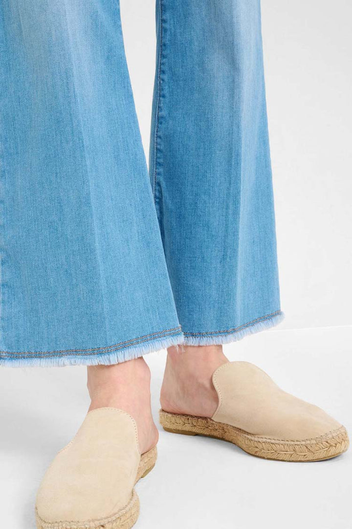 Shakira S Boot Cut Jeans in Used Bleached Blue