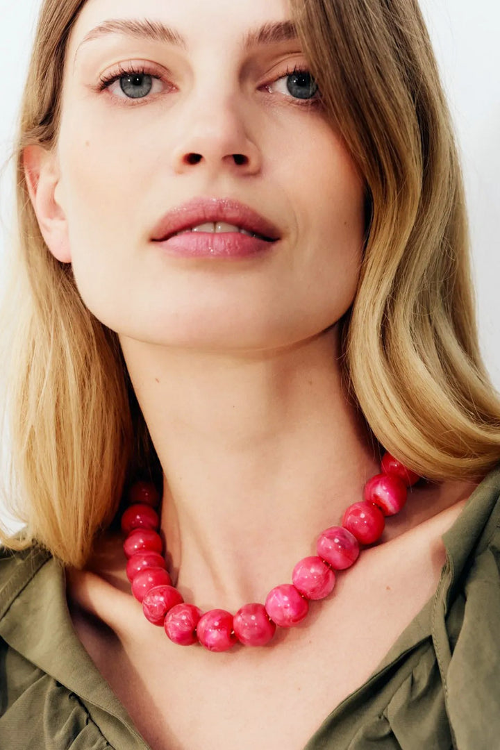Small Beads Necklace in Raspberry Marble