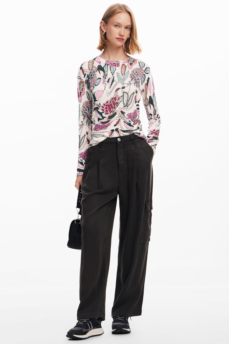 Sweater with Floral Prints in Off-White