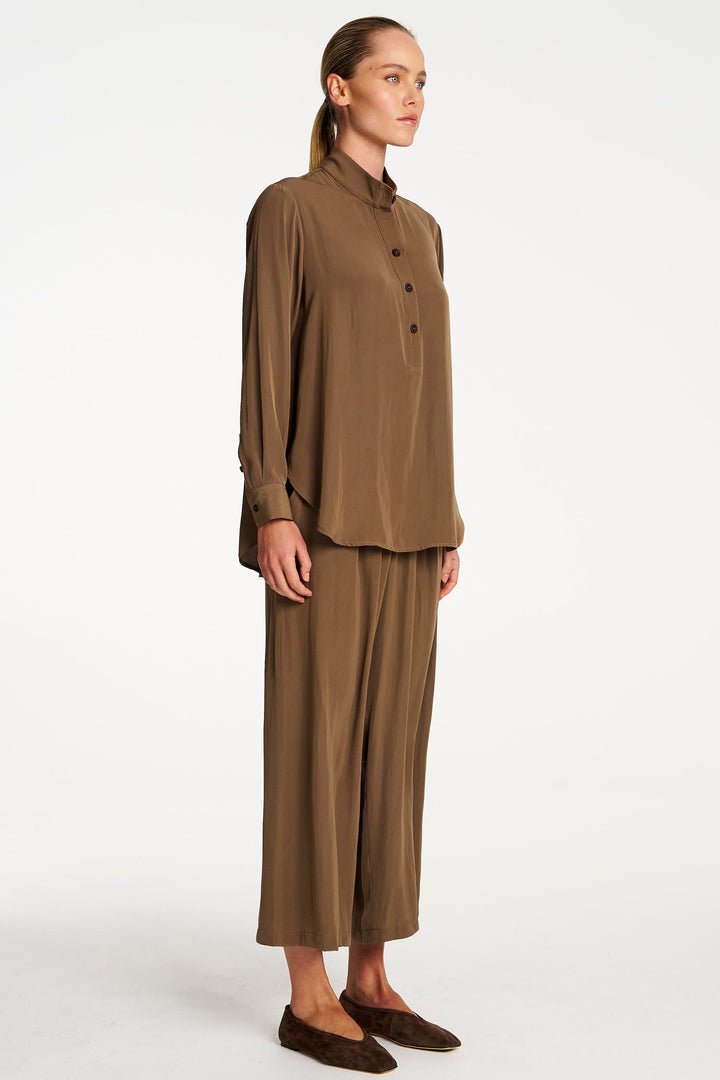Swish Tab Shirt in Chestnut