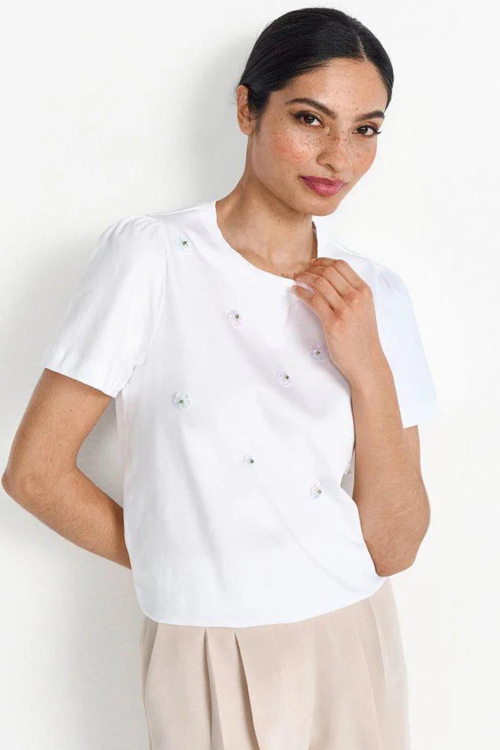 T-Shirt w Flower Applique in White