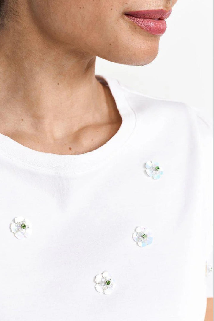 T-Shirt w Flower Applique in White