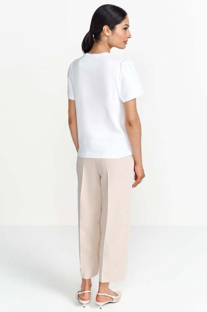 T-Shirt w Flower Applique in White