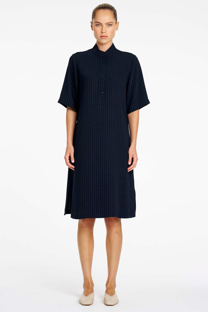 Tab Plaza Dress in Navy/Chalk