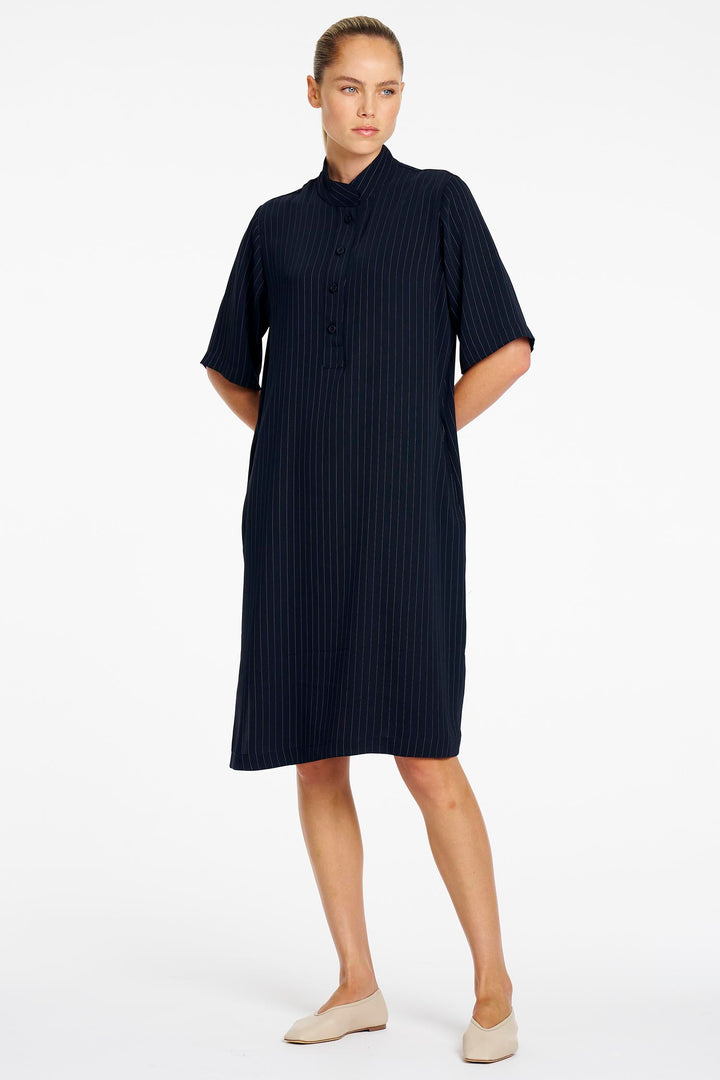 Tab Plaza Dress in Navy/Chalk