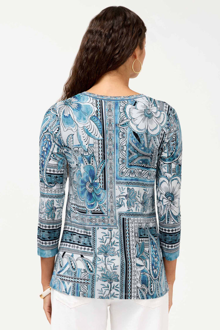 Janie Fav 3/4 Sleeve V-Neck Swing Tee in Athene