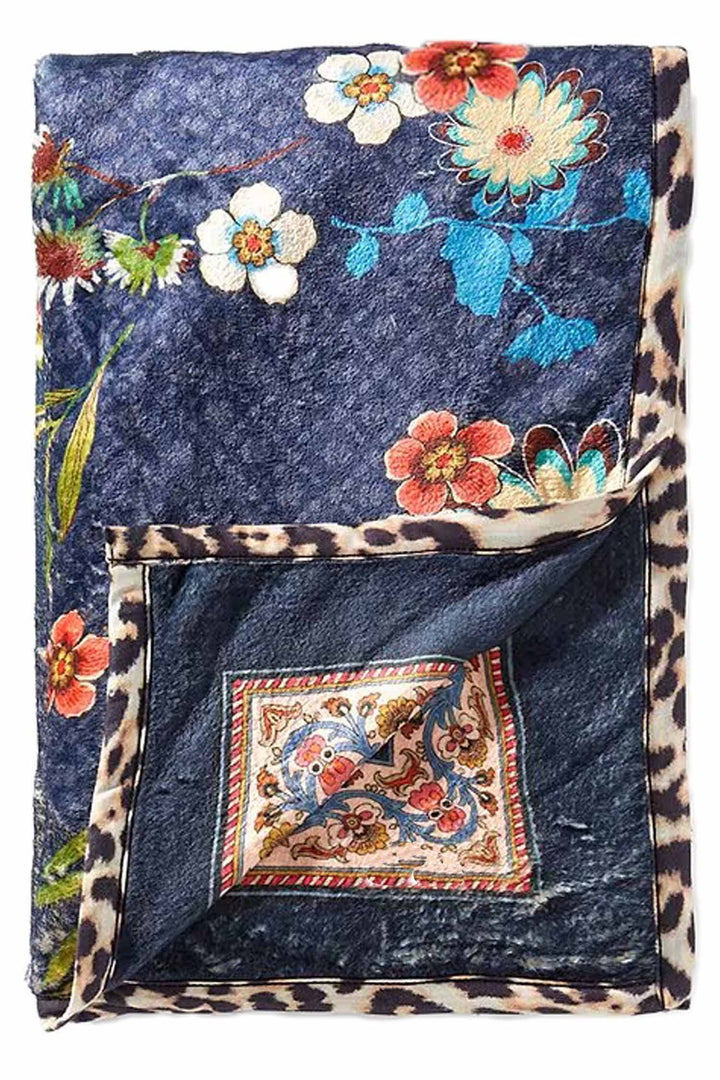 Travel Blanket in Advestia