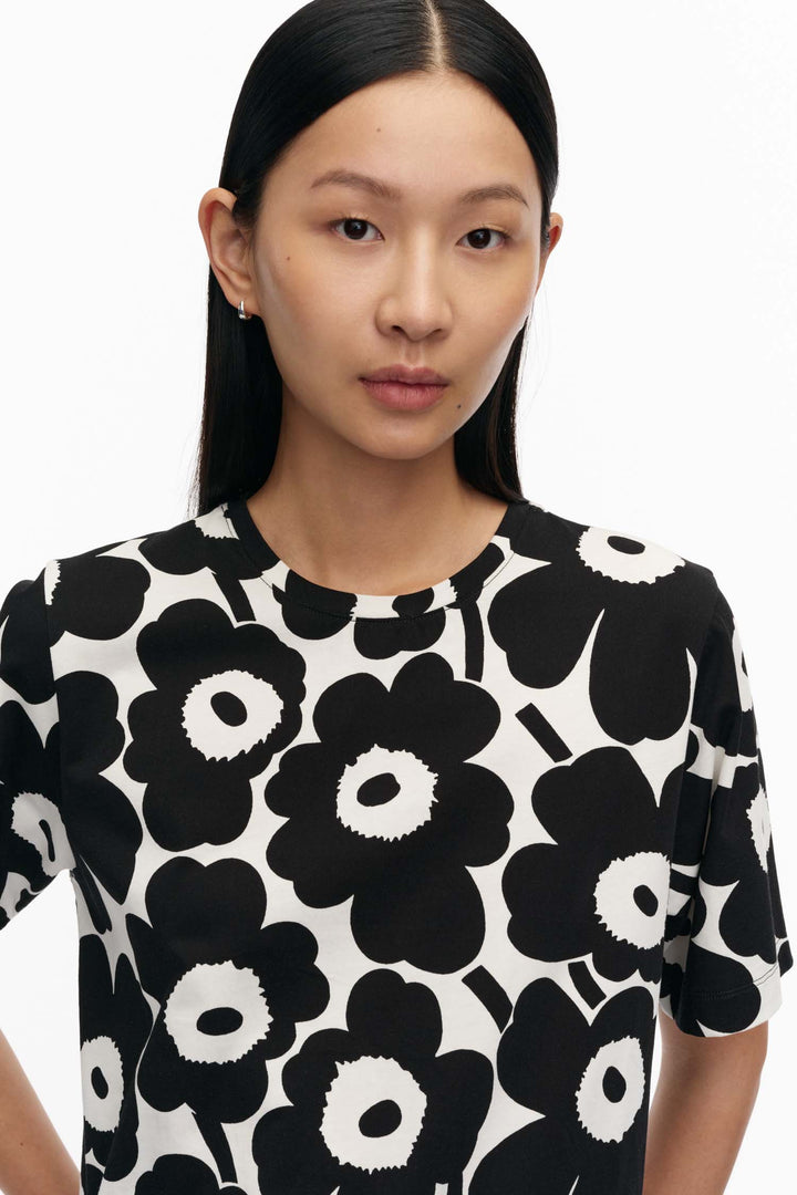 Tunnit Unikko T-Shirt in Black/White
