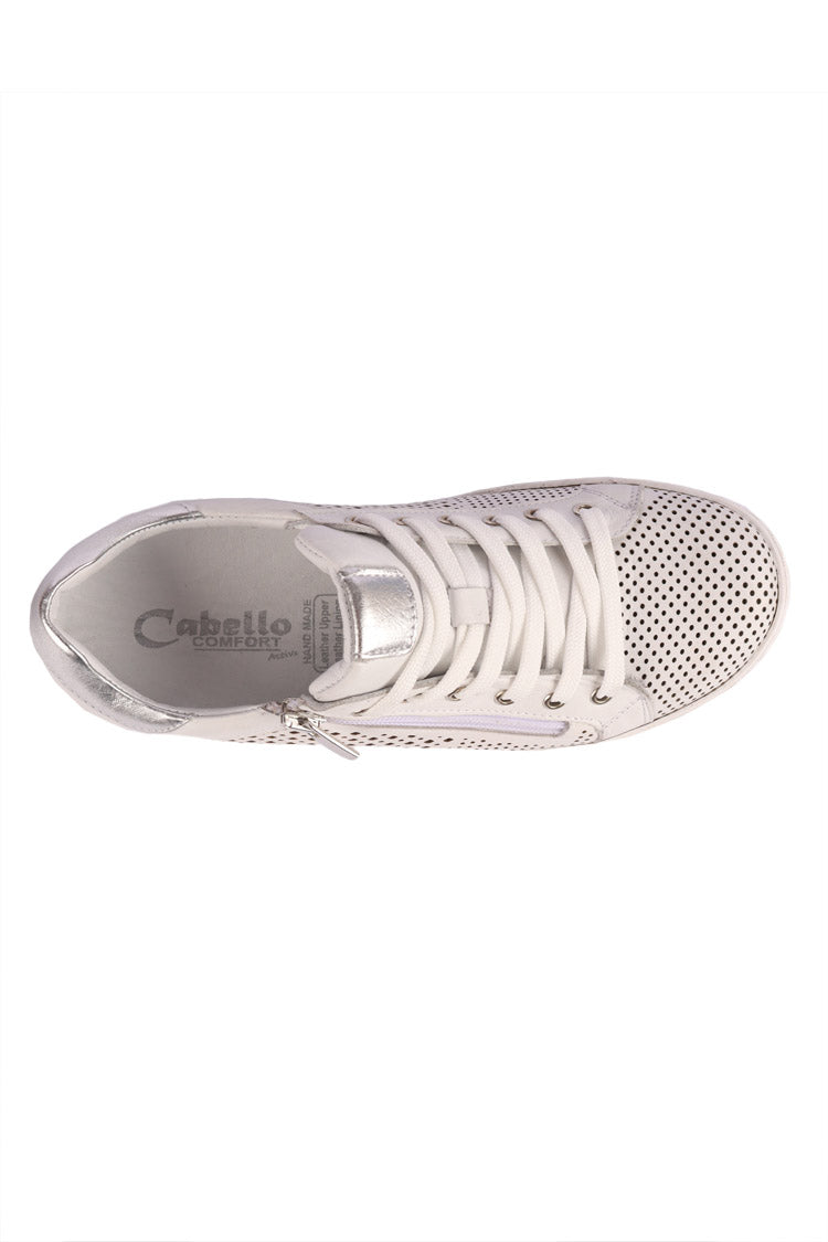 Universal Sneaker in White Silver