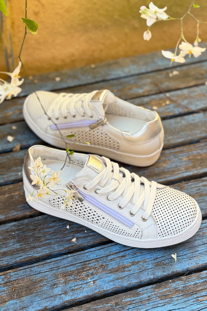 Universal Sneaker in White Silver