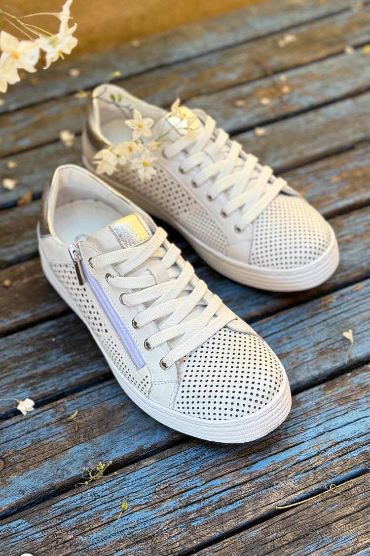 Universal Sneaker in White Silver