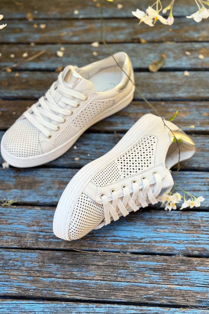 Universal Sneaker in White Silver