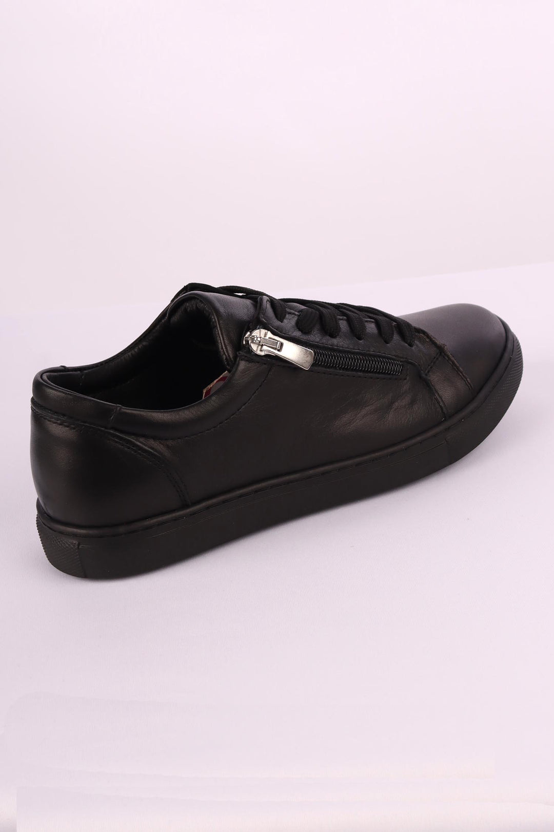 Unly Leather Sneakers in Black