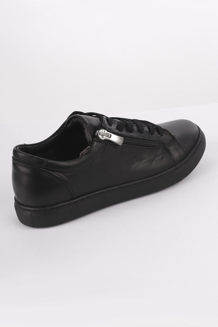 Unly Leather Sneakers in Black