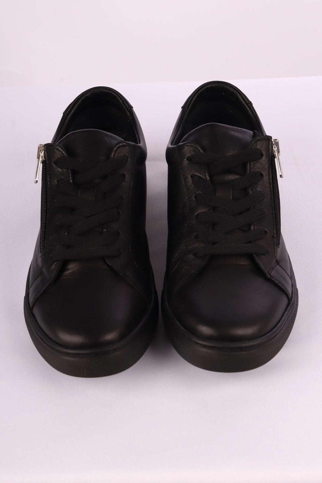 Unly Leather Sneakers in Black